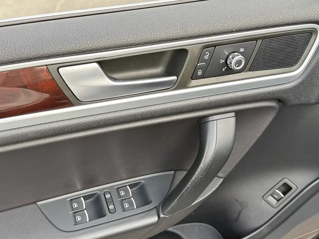 Volkswagen Touareg 2015 — фото 11
