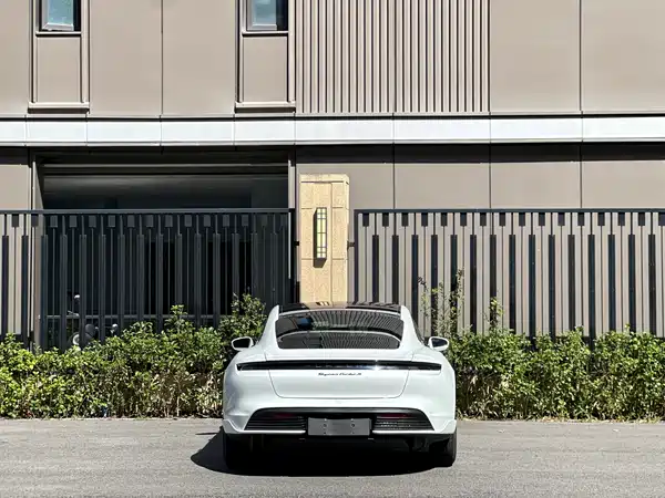 Porsche Taycan 2021