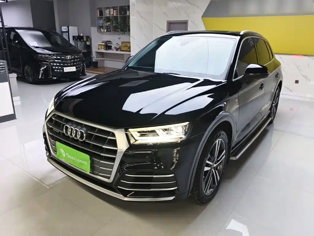 Audi Q5L 2020 — фото 1