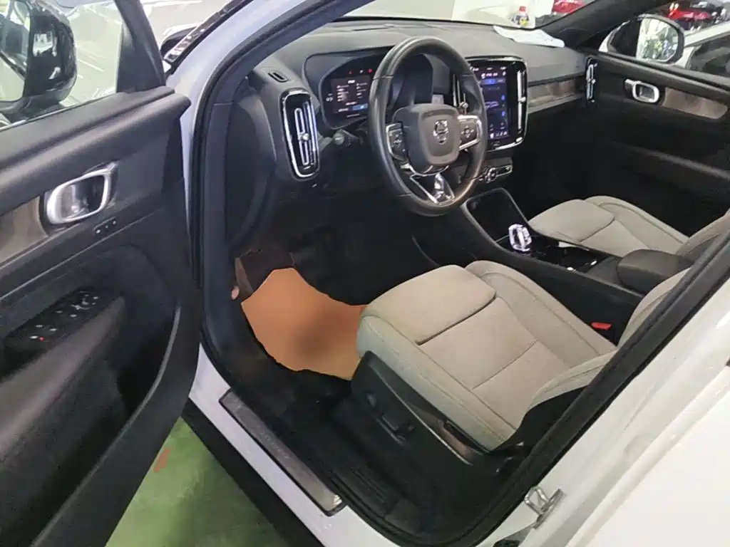 Volvo XC40 New Energy 2023 — фото 16