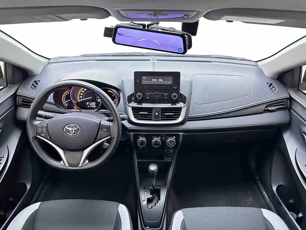 Toyota Yaris L 2024 — фото 7
