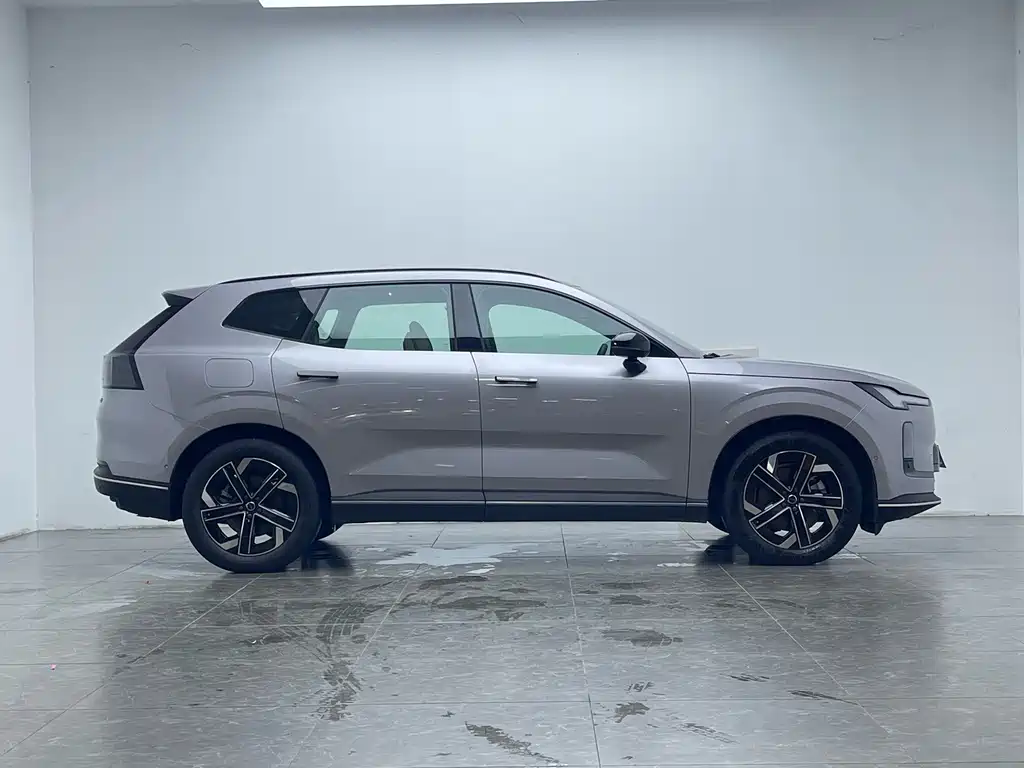 Volvo XC70 Plug-In Hybrid 2025 — фото 9