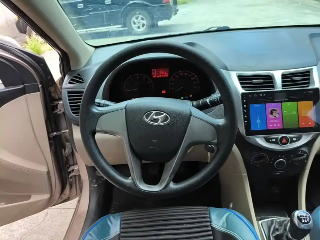 Hyundai Accent 2015 — фото 11