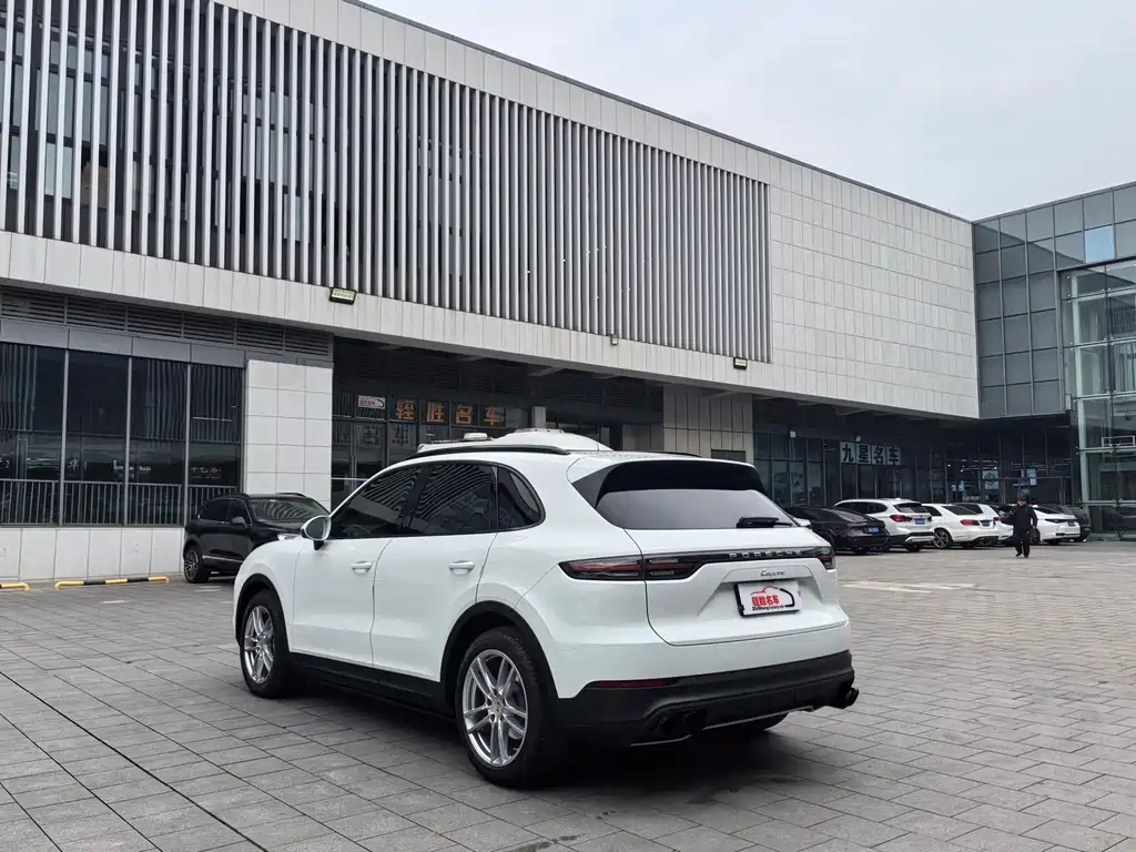 Porsche Cayenne 2018 — фото 18