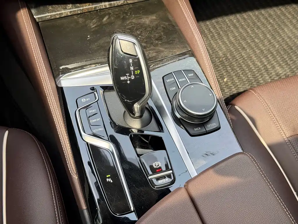 BMW 5 Series 2023 — фото 19