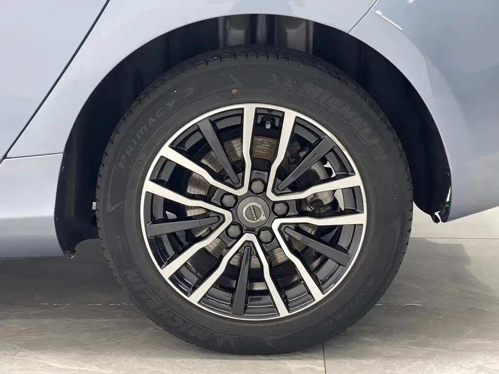 Volvo V40 2019 — фото 19