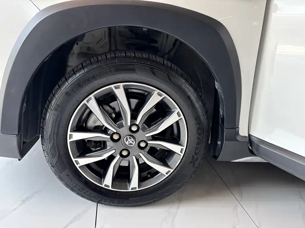 Toyota Yaris L 2023 — фото 19