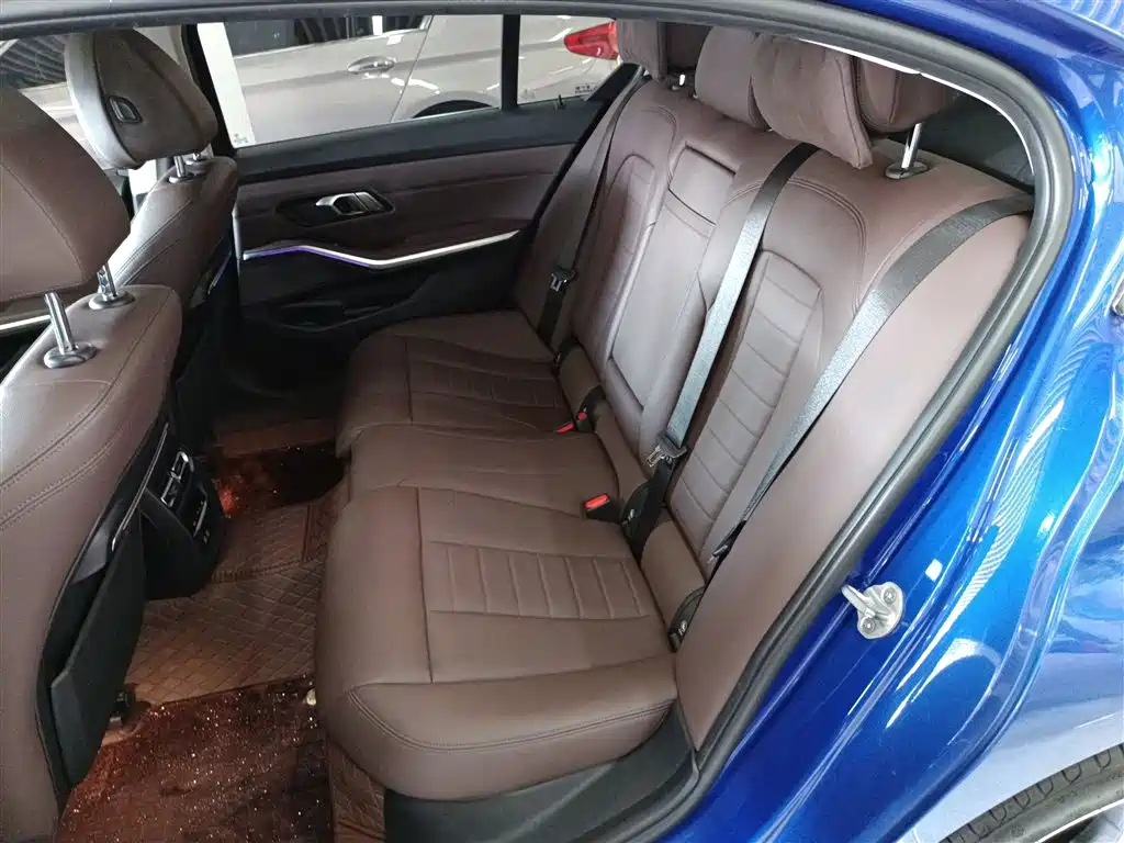 BMW 3 Series 2019 — фото 17
