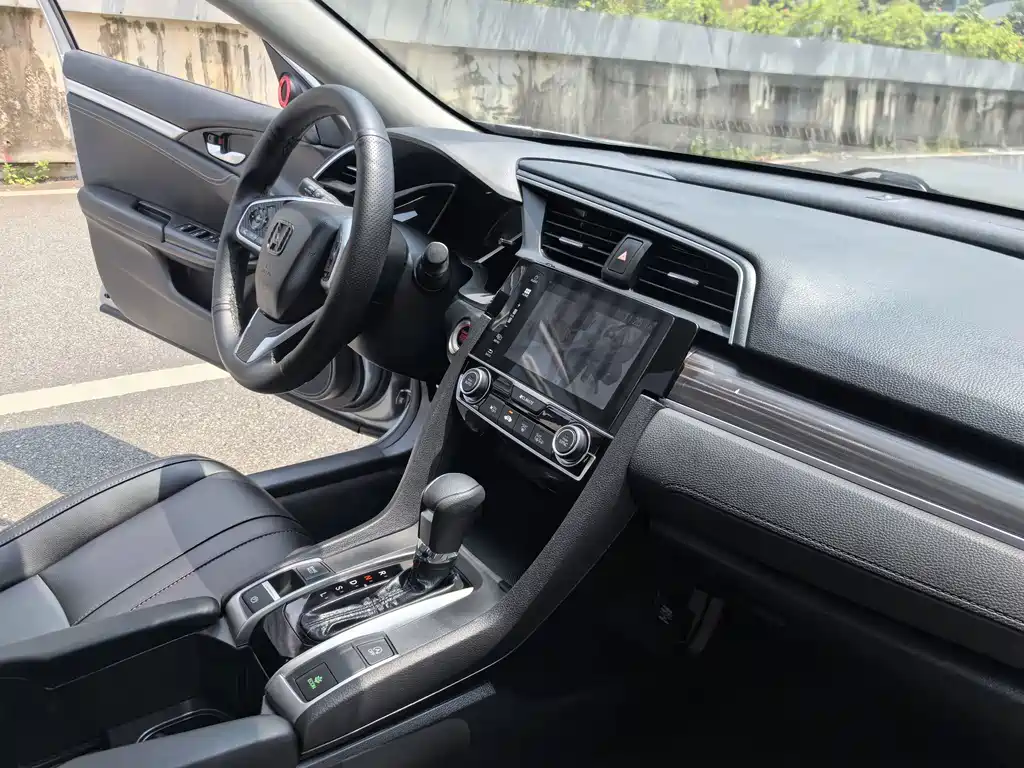 Honda Civic 2020 — фото 19