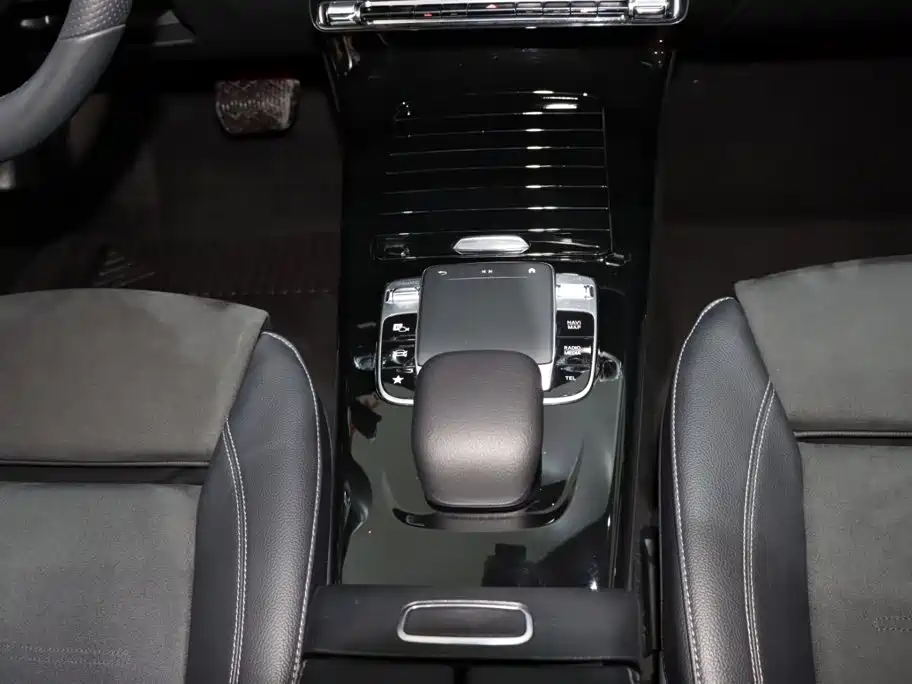 Mercedes-Benz A-Class 2019 — фото 15