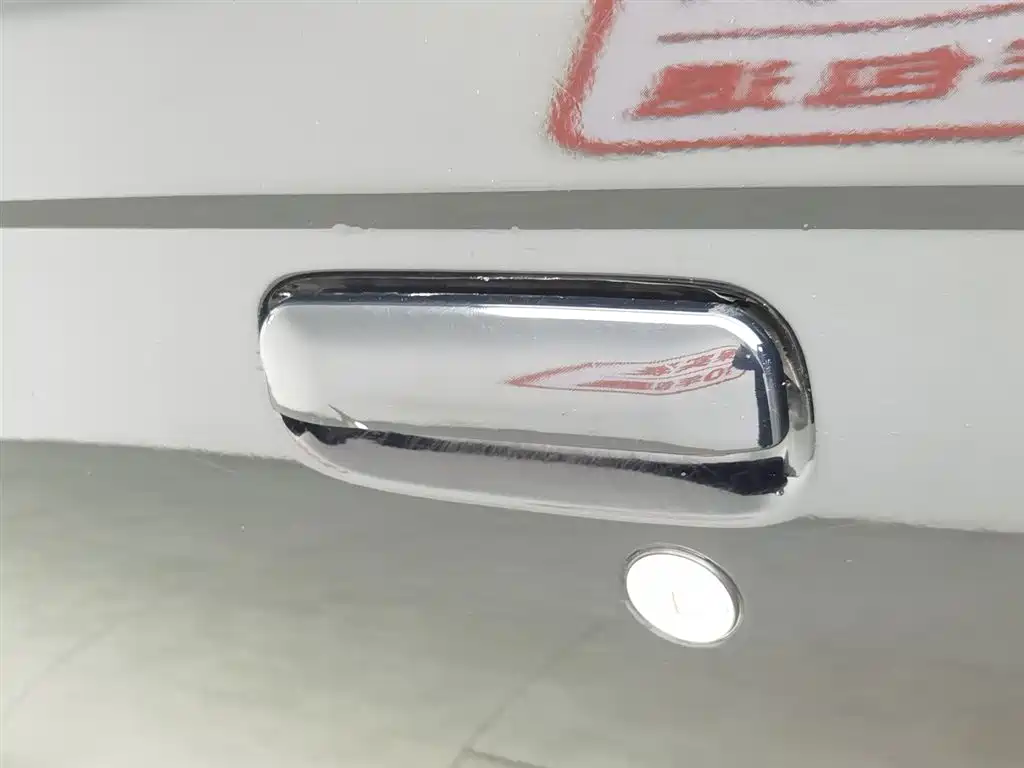 Nissan Paladin 2012 — фото 18