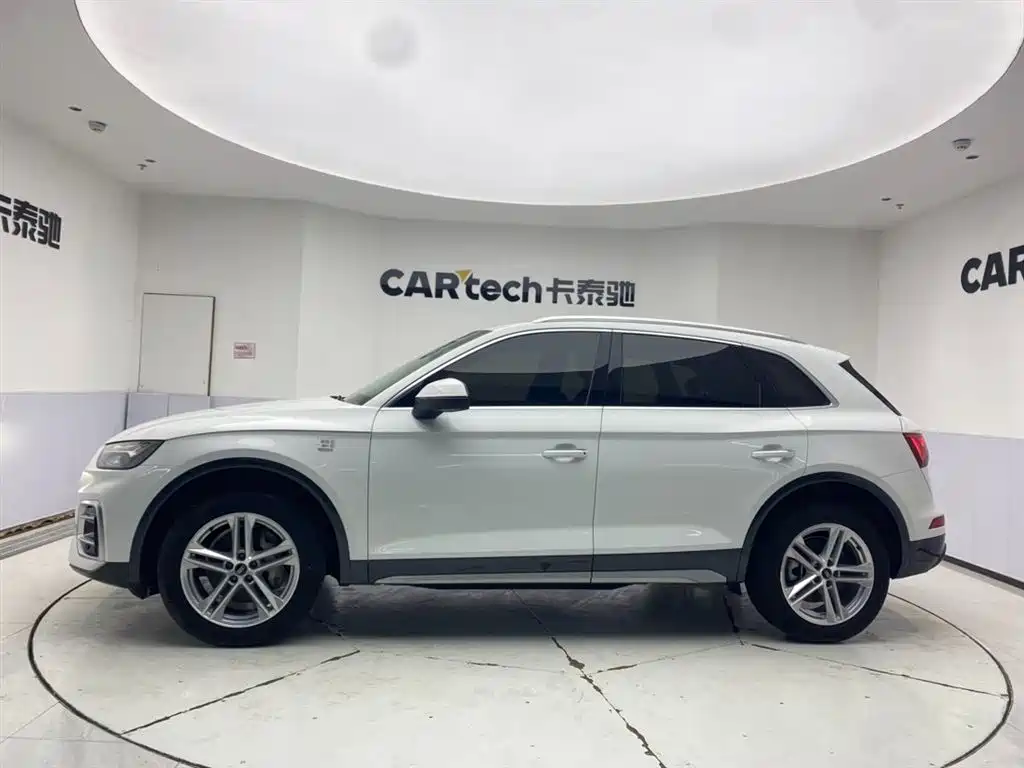 Audi Q5L 2021 — фото 8