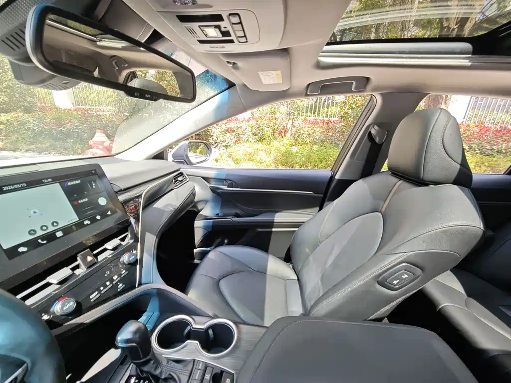 Toyota Camry 2022 — фото 11