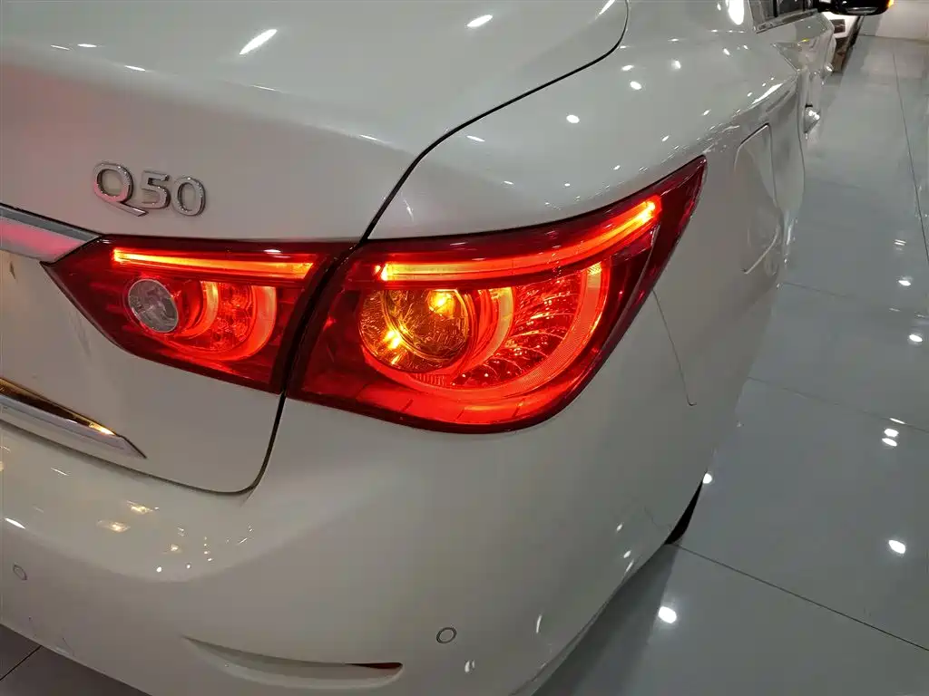 Infiniti Q50L 2017 — фото 8