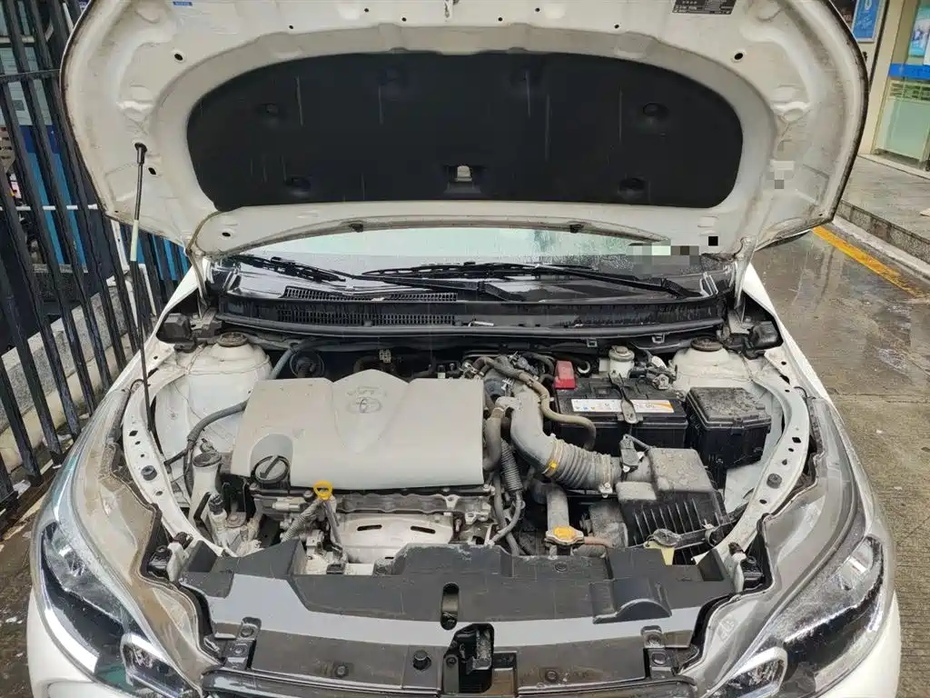 Toyota Yaris L 2017 — фото 11
