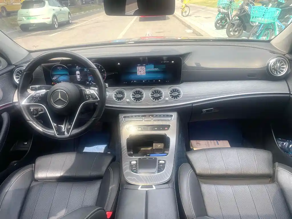 Mercedes-Benz E-Class 2022