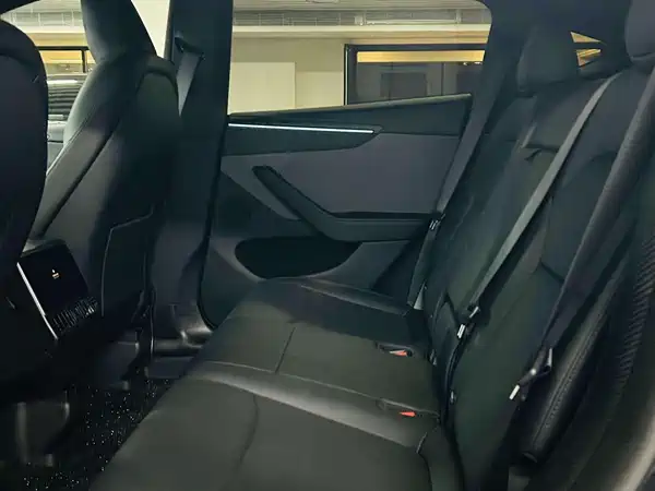 Tesla Model Y 2026