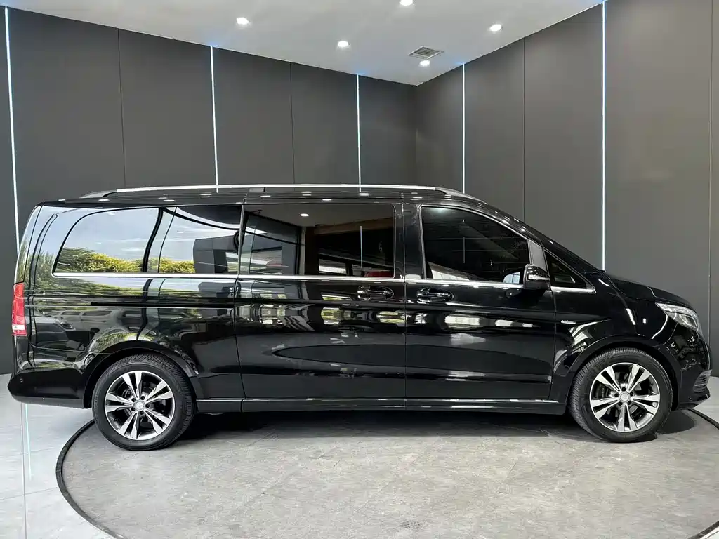 Mercedes-Benz V-Class 2017 — фото 4