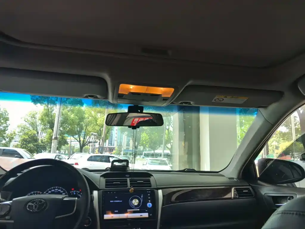 Toyota Camry 2015 — фото 18