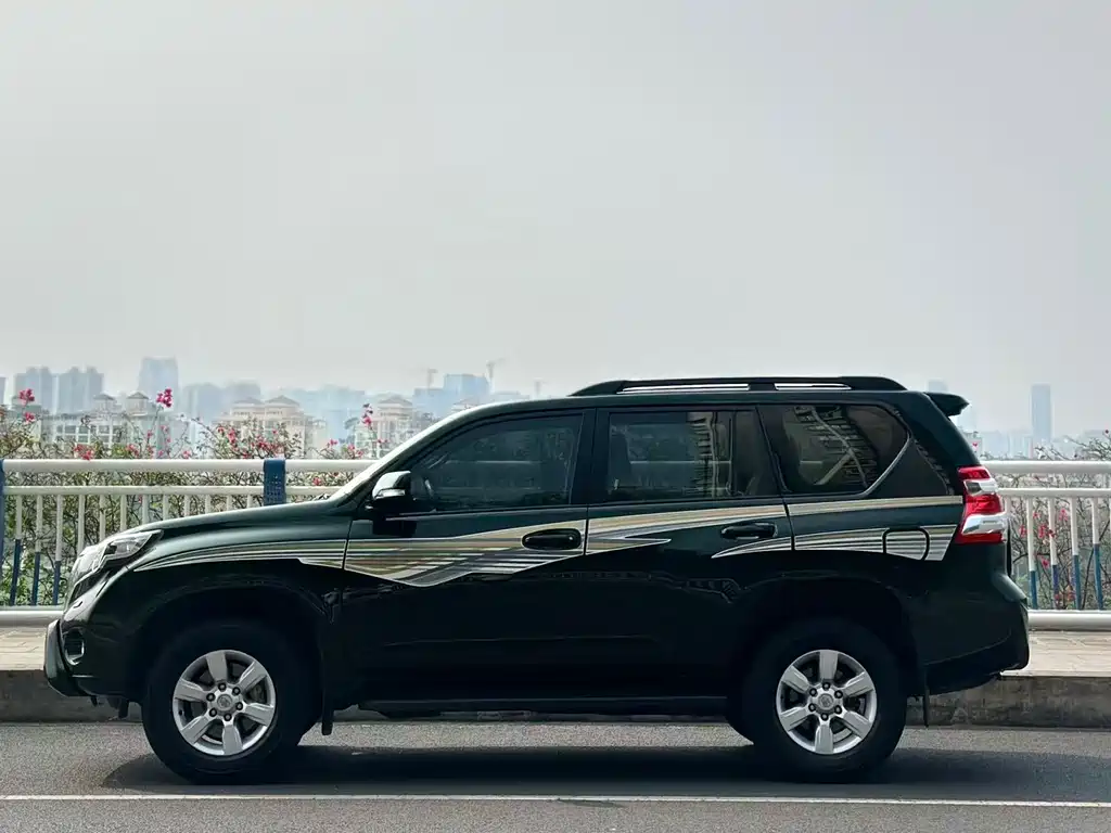 Toyota Prado 2017 — фото 5