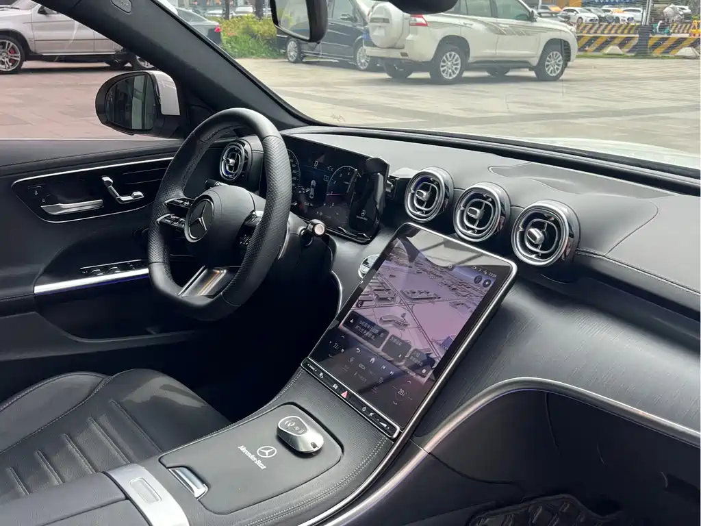 Mercedes-Benz C-Class 2023 — фото 11
