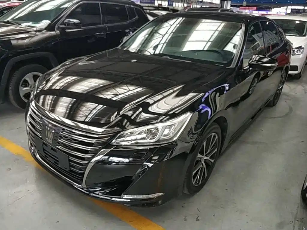 Toyota Crown 2018 — фото 2