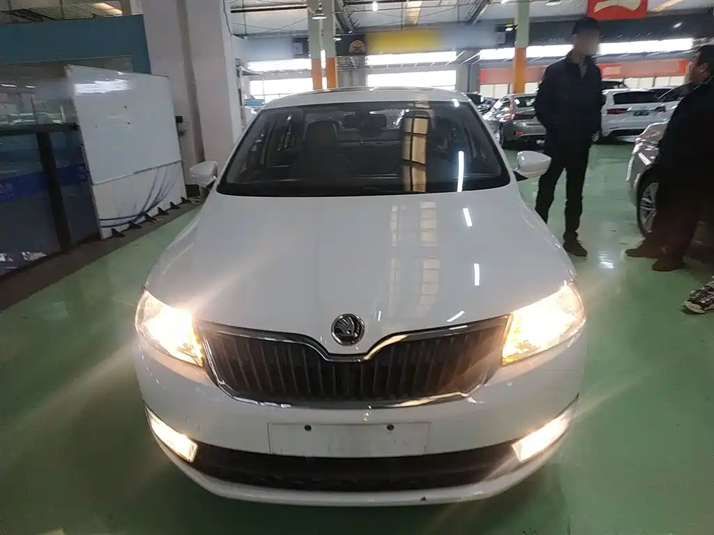 Skoda Rapid 2016 — фото 19