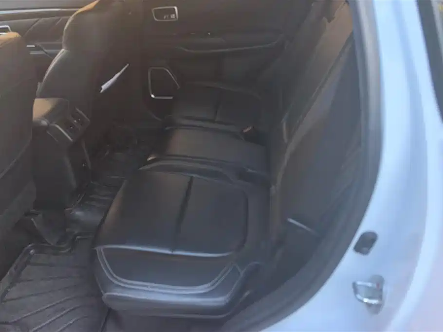 Mitsubishi Outlander 2020 — фото 11