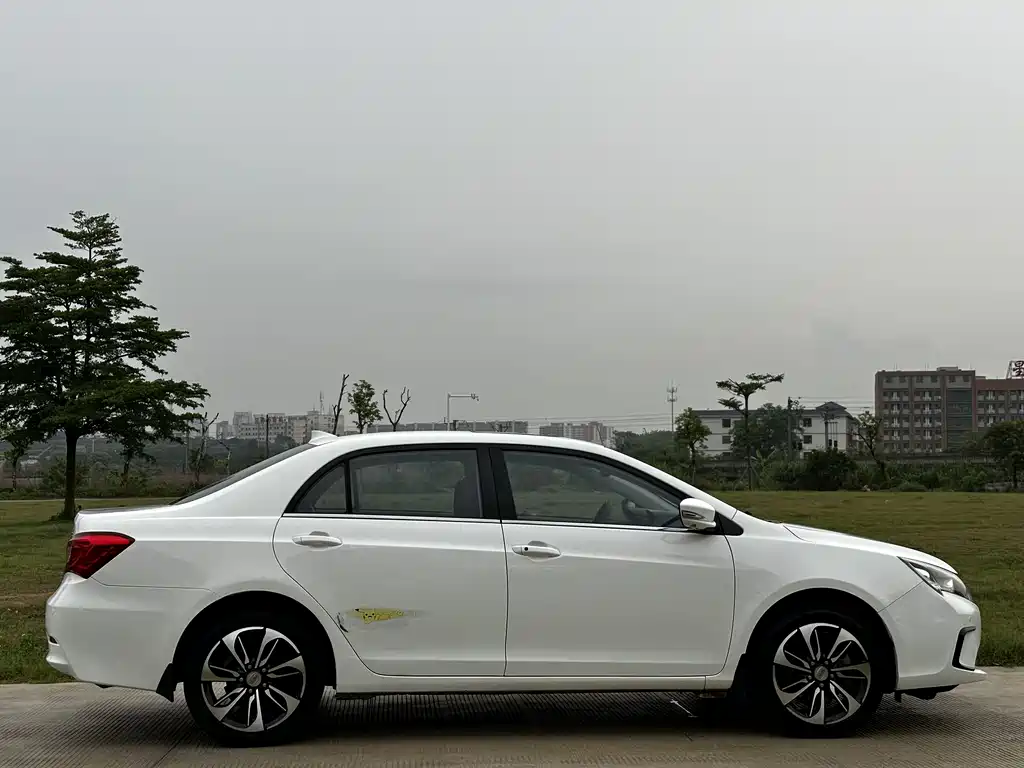 BYD Qin NEV 2016 — фото 5