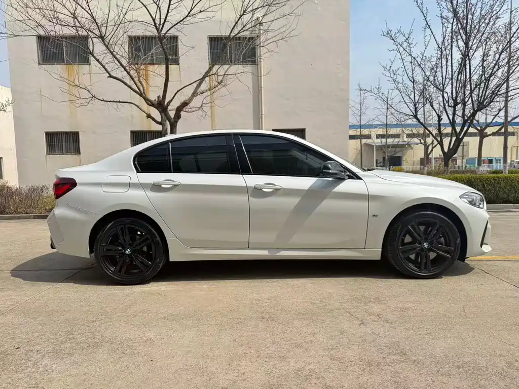 BMW 1 Series 2023 — фото 13