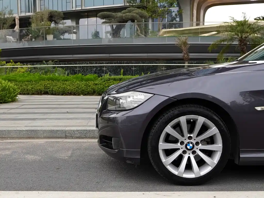 BMW 3 Series 2009 — фото 17