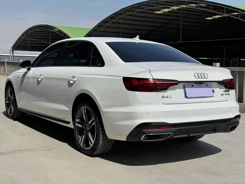 Audi A4L 2023 — фото 4