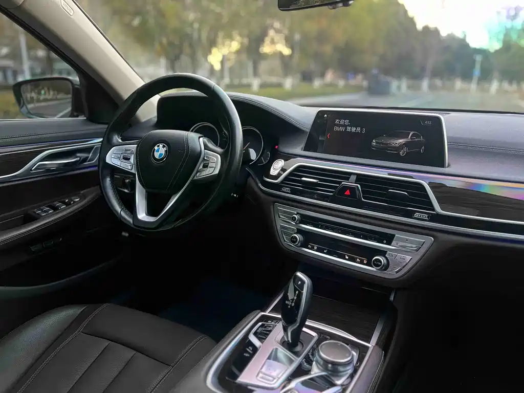 BMW 7 Series 2017 — фото 13