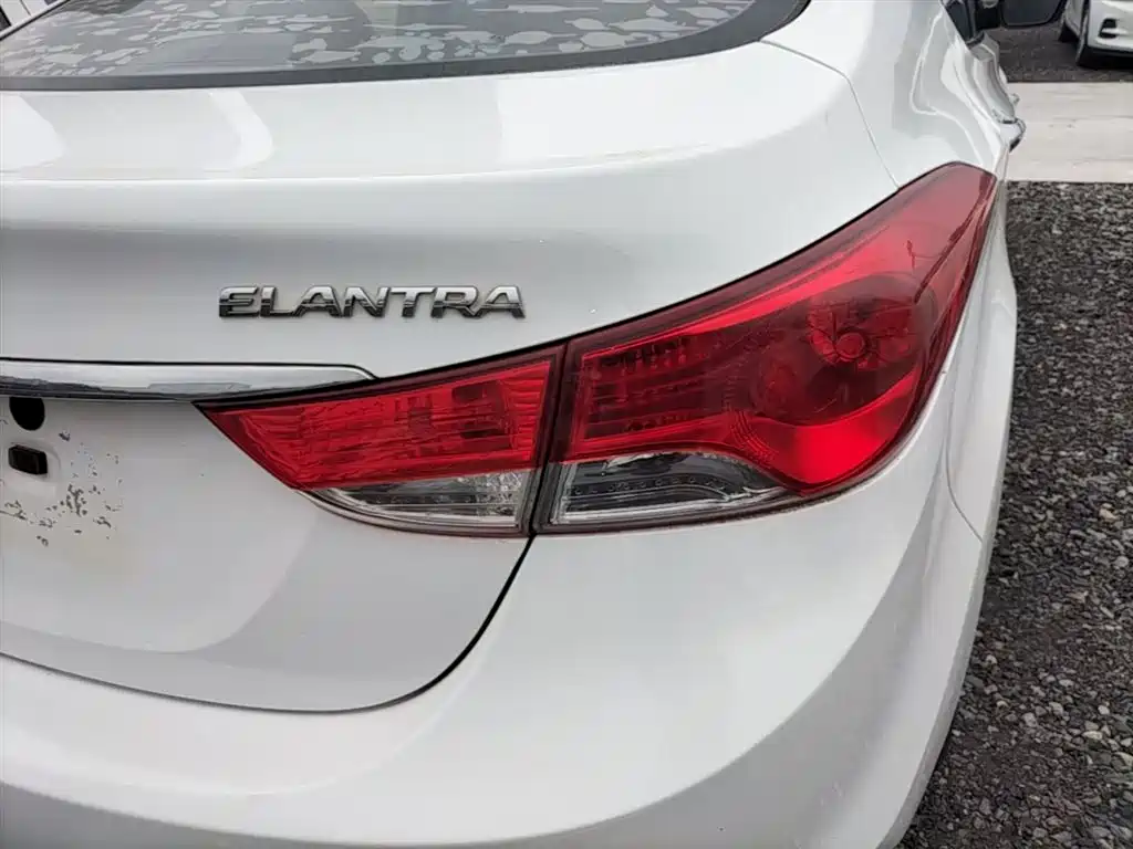 Hyundai Elantra Langdong 2015 — фото 8