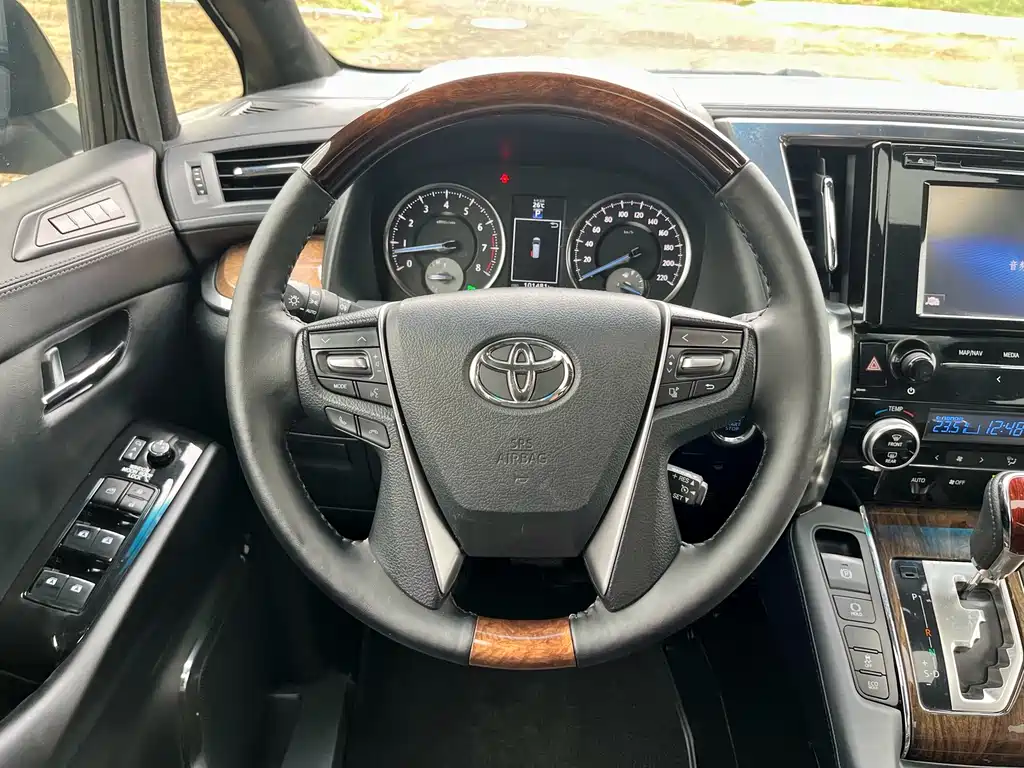 Toyota Alphard 2018 — фото 8