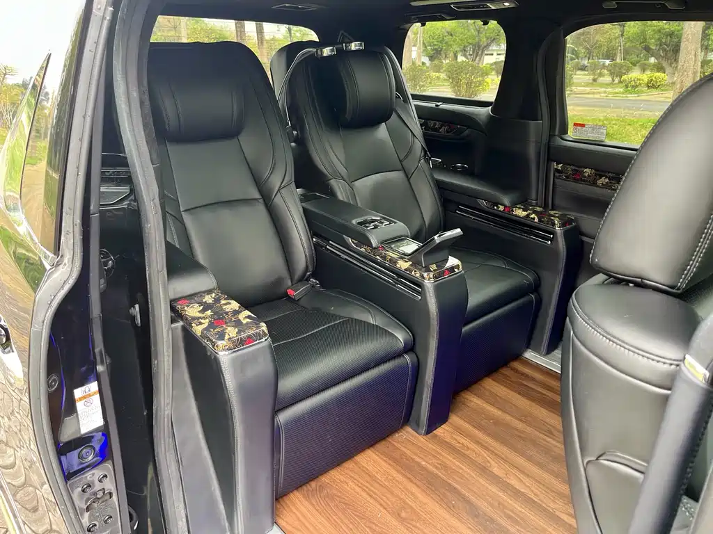 Toyota Alphard 2018 — фото 12