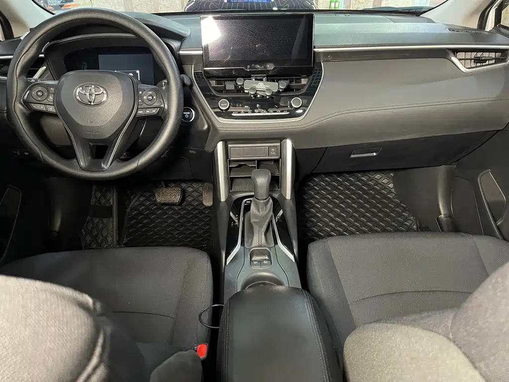 Toyota Corolla Cross 2023 — фото 15