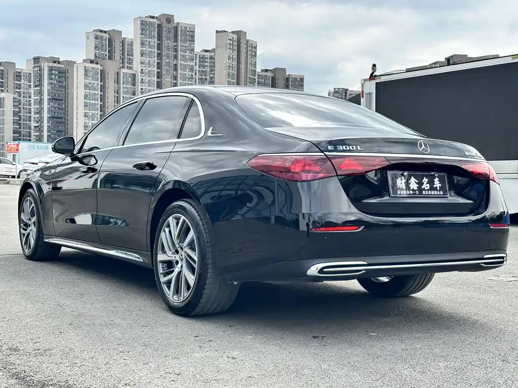 Mercedes-Benz E-Class 2025 — фото 16