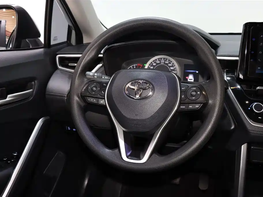 Toyota Corolla Cross 2022 — фото 13