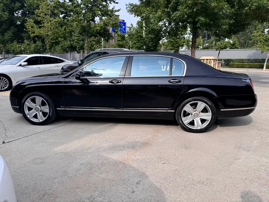 Bentley Flying Spur 2010 — фото 21