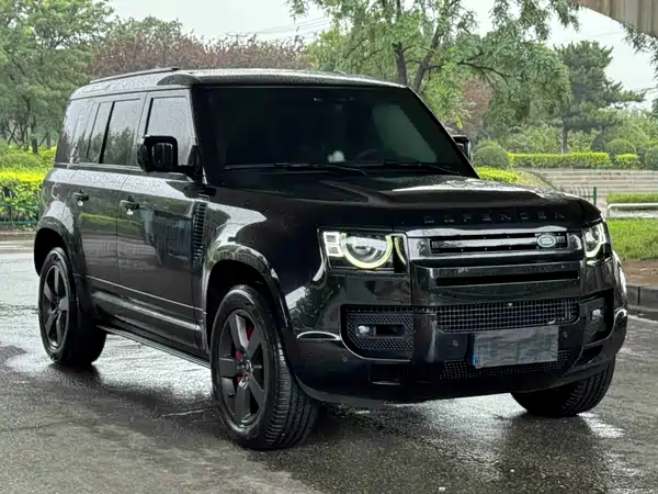 Land Rover Defender 2023
