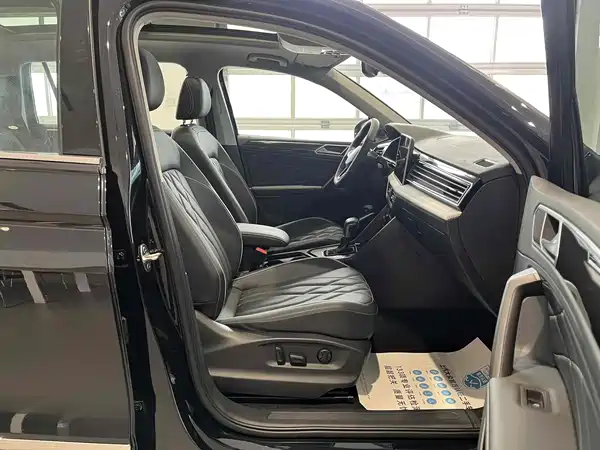 Volkswagen Tiguan L Plug-In Hybrid 2025