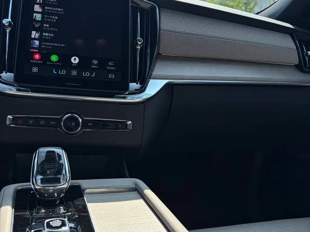 Volvo XC90 Plug-In Hybrid 2025 — фото 12