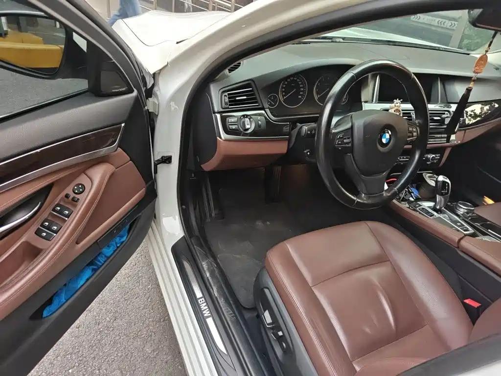 BMW 5 Series 2016 — фото 14