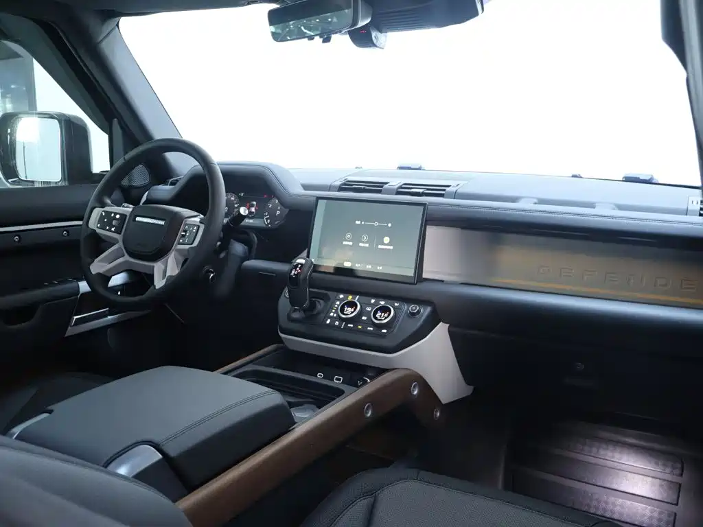 Land Rover Defender 2024 — фото 20