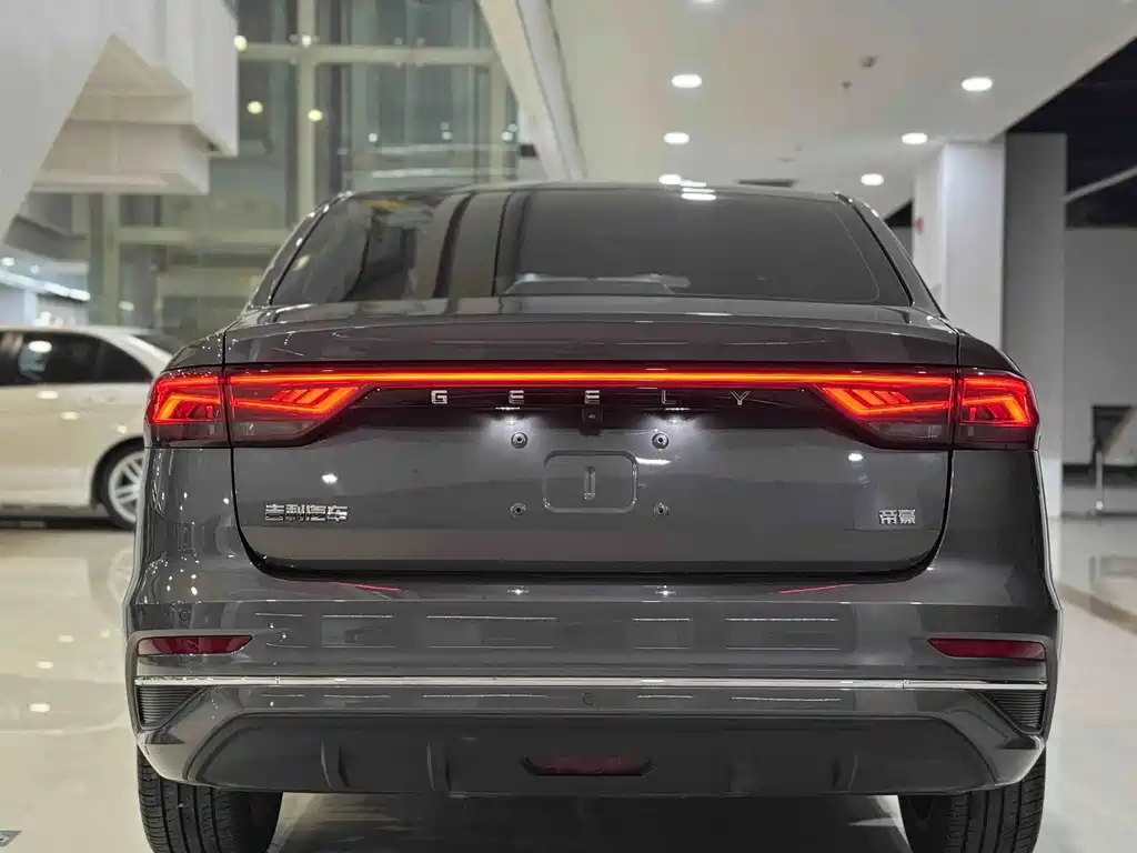 Geely Emgrand 2025