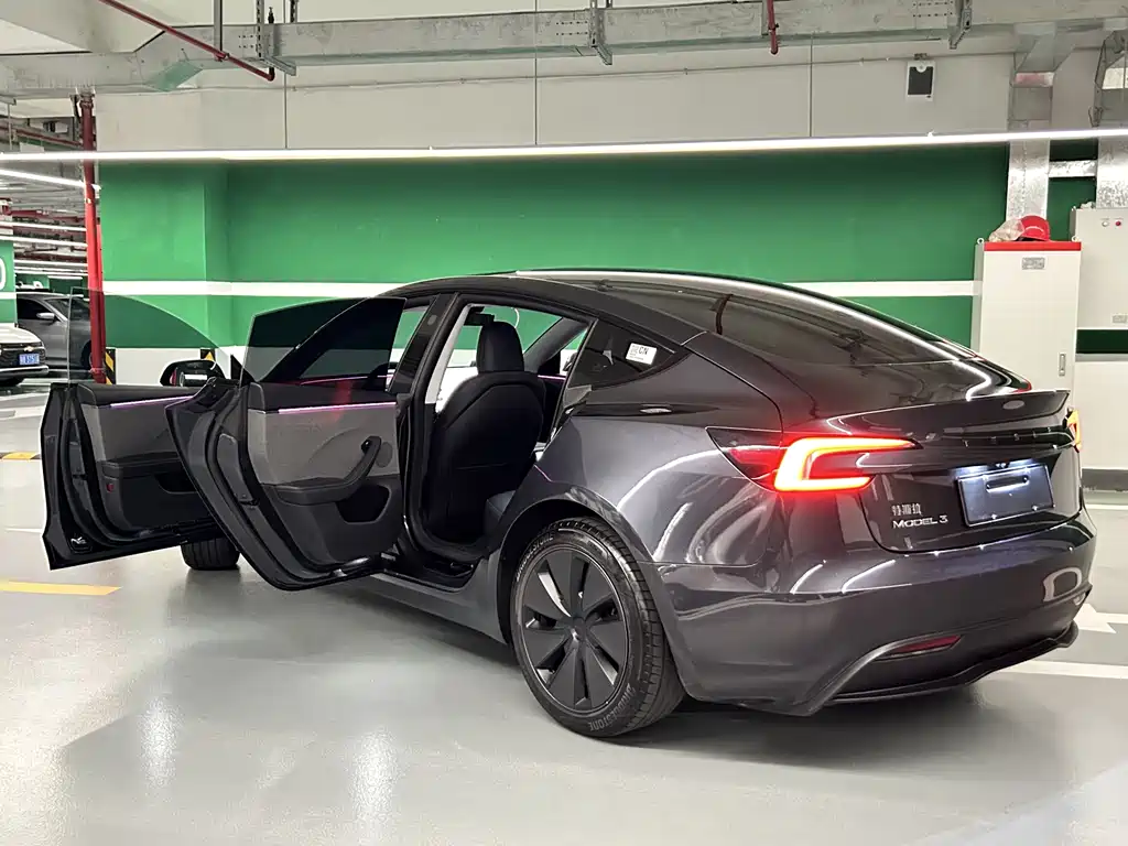 Tesla Model 3 2025 — фото 14