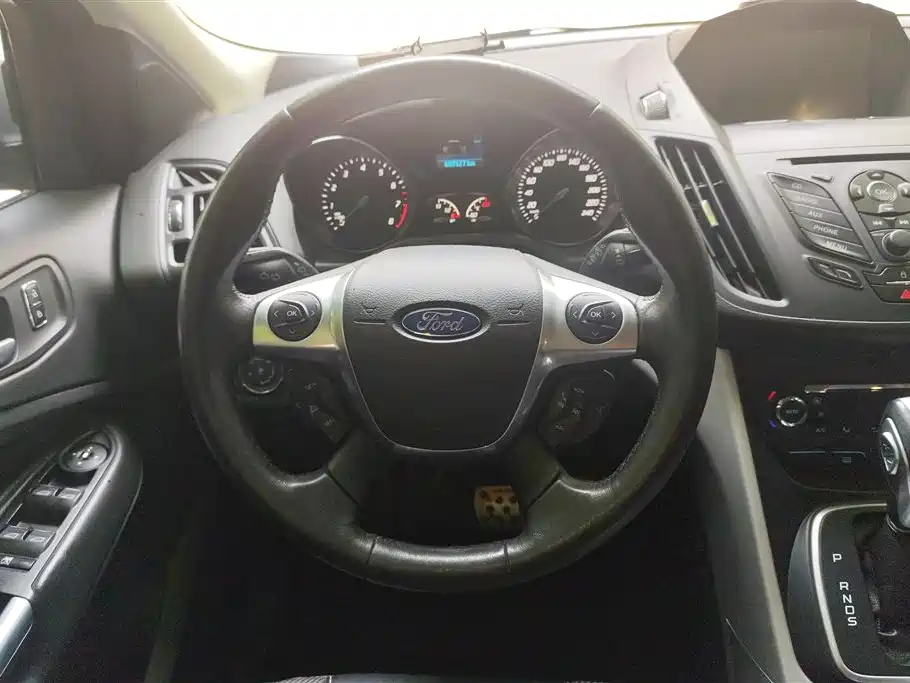 Ford Kuga 2013 — фото 15