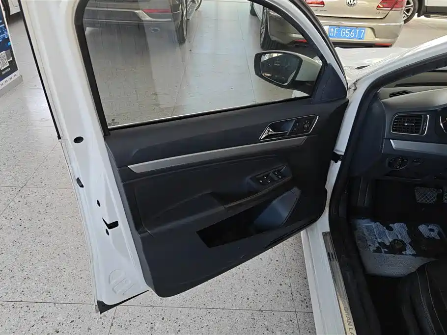 Volkswagen Gran Lavida 2016