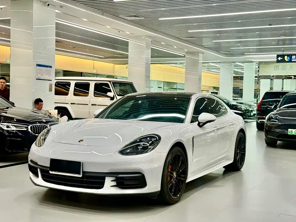 Porsche Panamera 2019 — фото 1